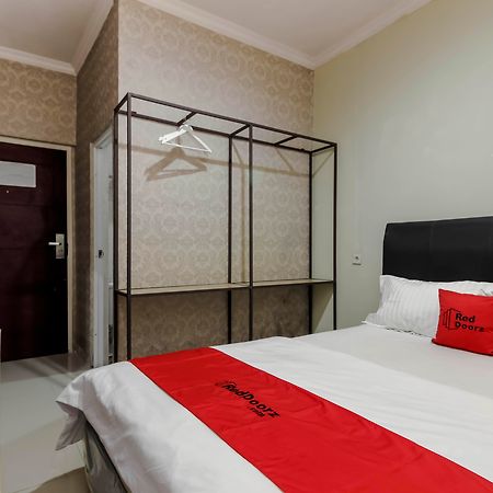 Hotel Reddoorz Plus Near Lippo Cikarang Mall Bekasi Esterno foto