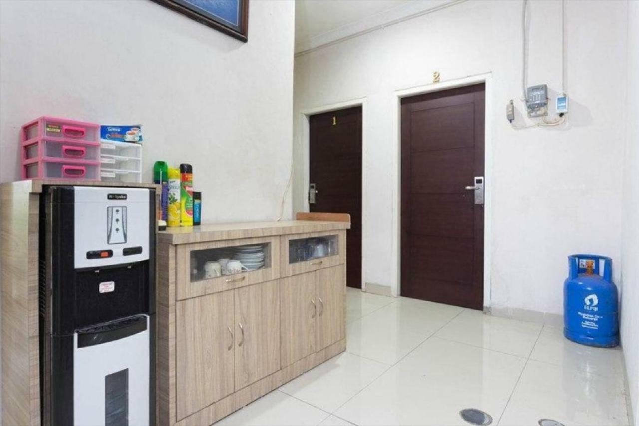 Hotel Reddoorz Plus Near Lippo Cikarang Mall Bekasi Esterno foto